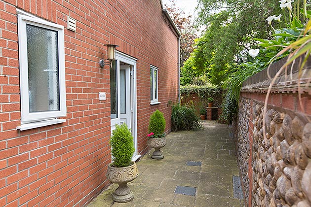 The Driftway Cottage entrance passage